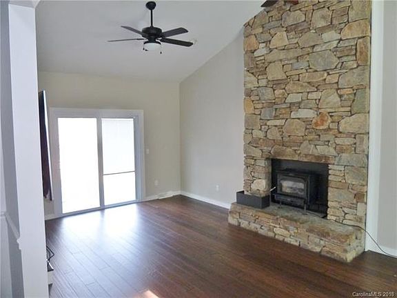 4th image of 120 Woodchuck Way