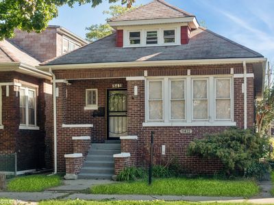 8411 S Paxton Ave, Chicago, IL, 60617