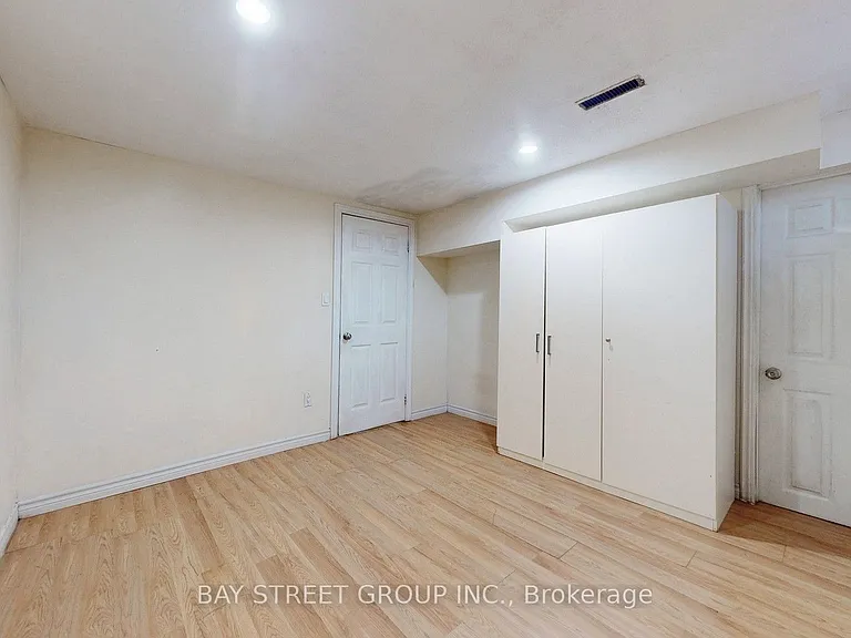 49 Pepperell Cres — Photo 9
