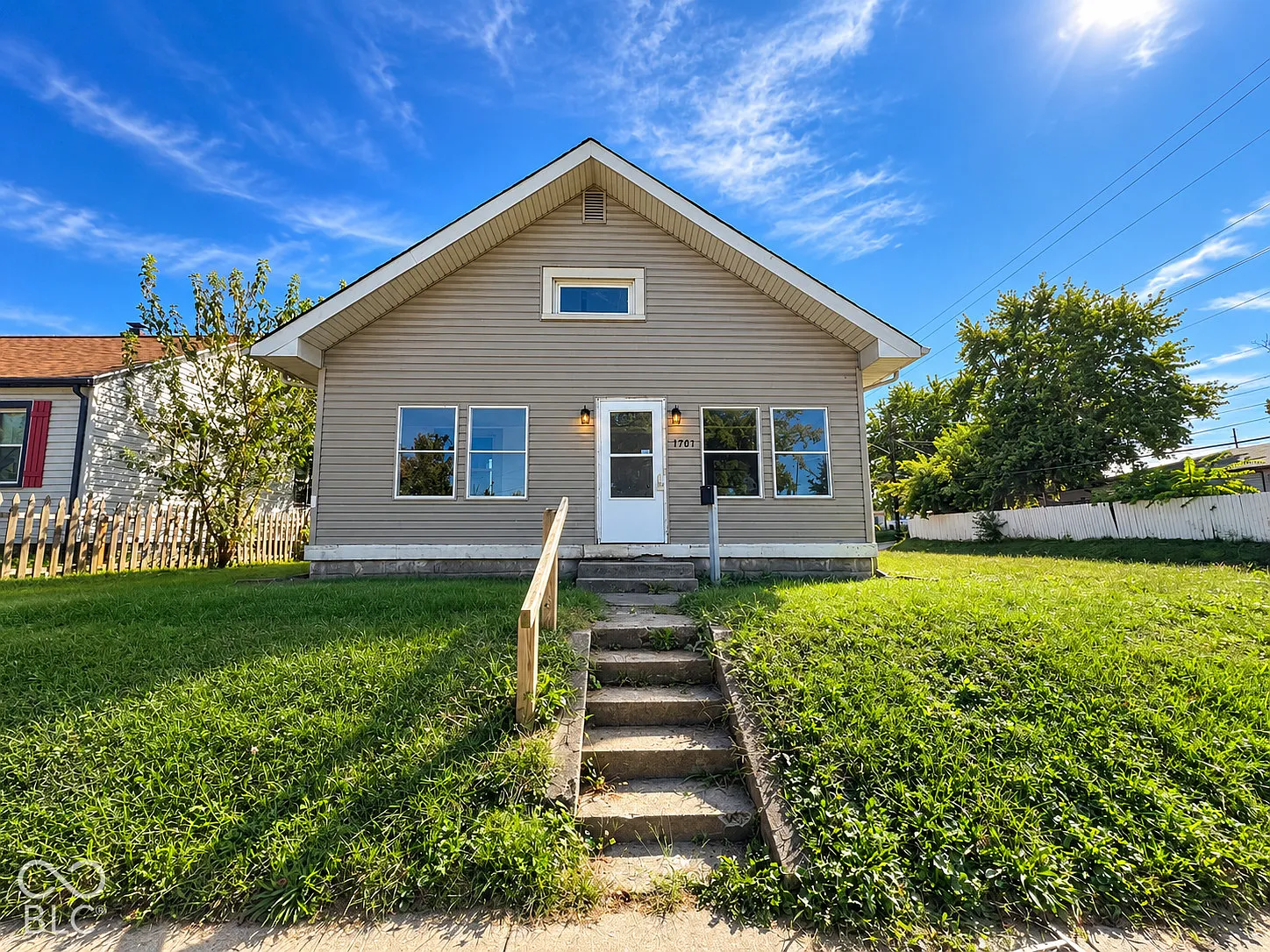 3 bed, 2.0 bath, 1705 sqft, $1,700 — Photo 1