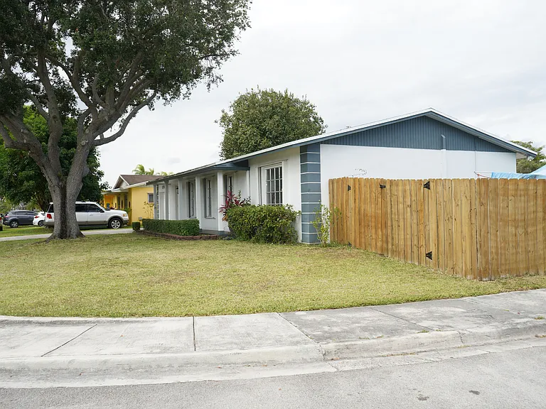 10591 SW 122nd Ct — Photo 4