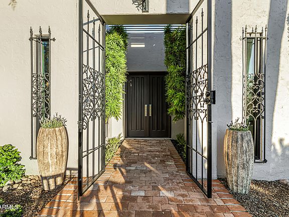 3rd image of 5642 N SCOTTSDALE Road