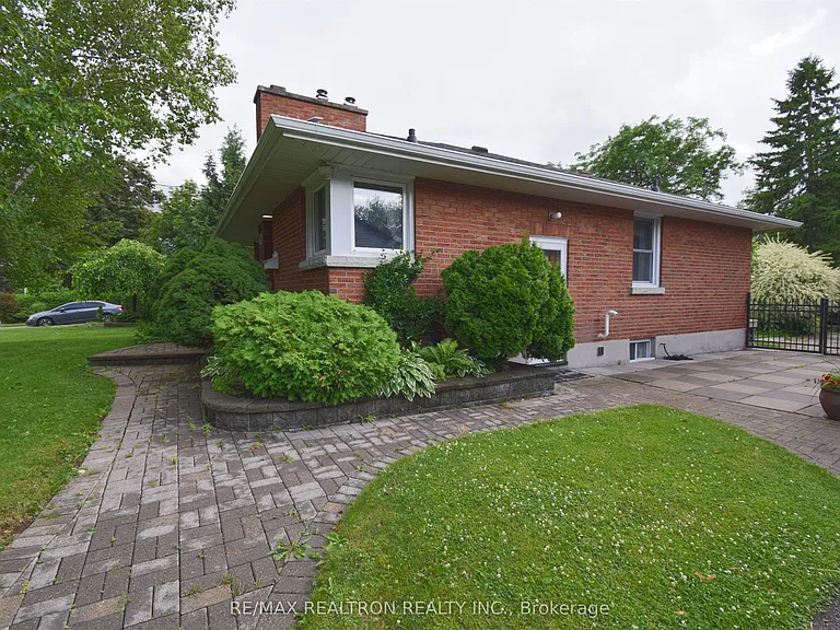 250 Meadow Rd — Photo 4