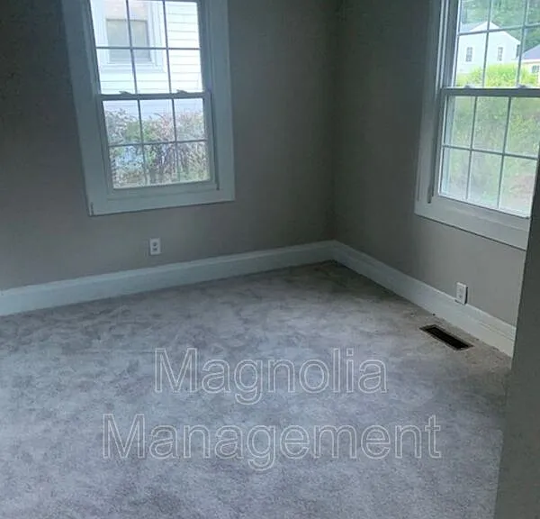 523 Grant St — Photo 3