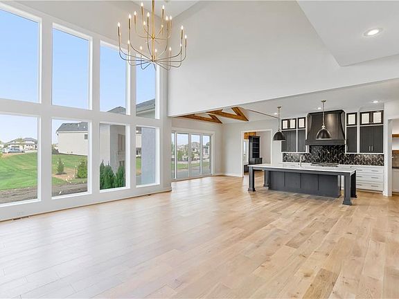 5th image of 17309 Melose St