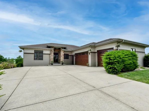 1800 Lunde Circle, Stoughton, WI 53589