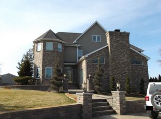 35W240 Lathrop Ln, West Dundee, IL 60118