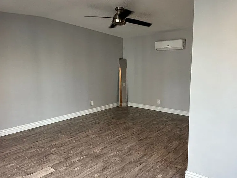 2839 Charlemagne Ave — Photo 2