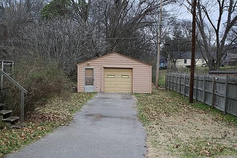 Detached Garage