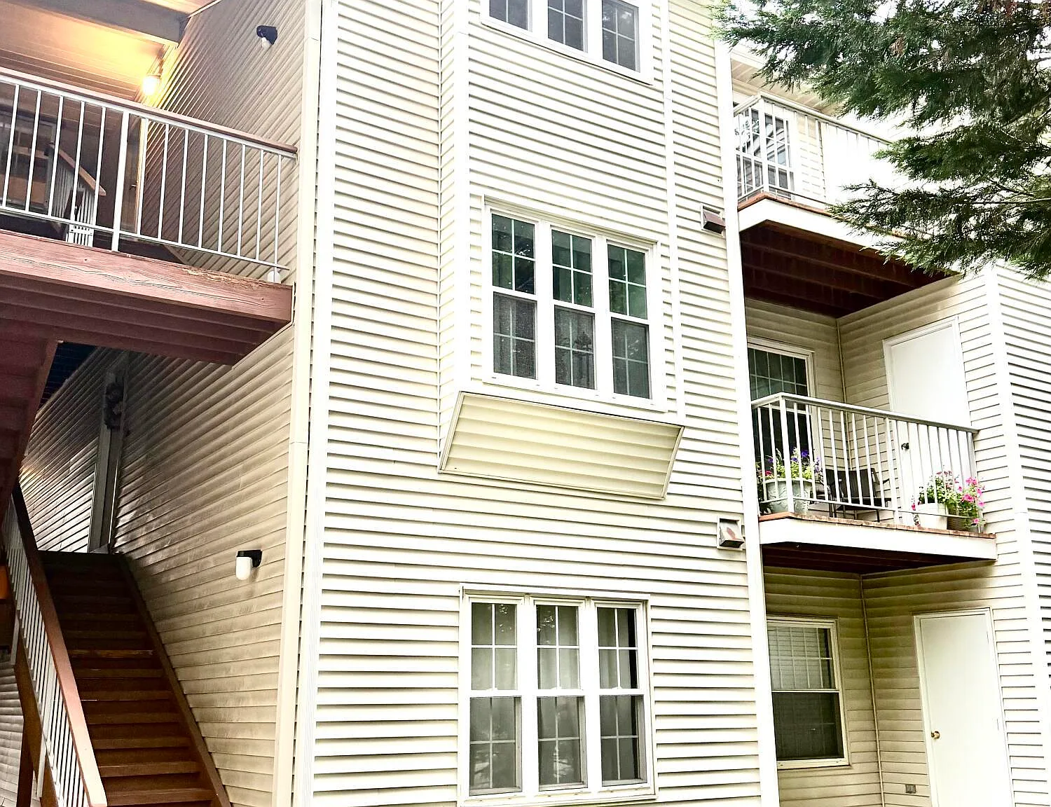 231 Atlantic St — Photo 1