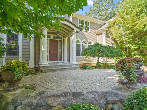 65 Summit St, Concord, MA 01742