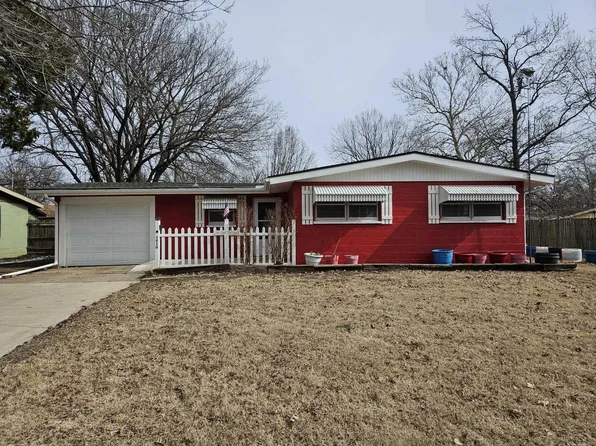 1610 Weile St, Winfield, KS 67156