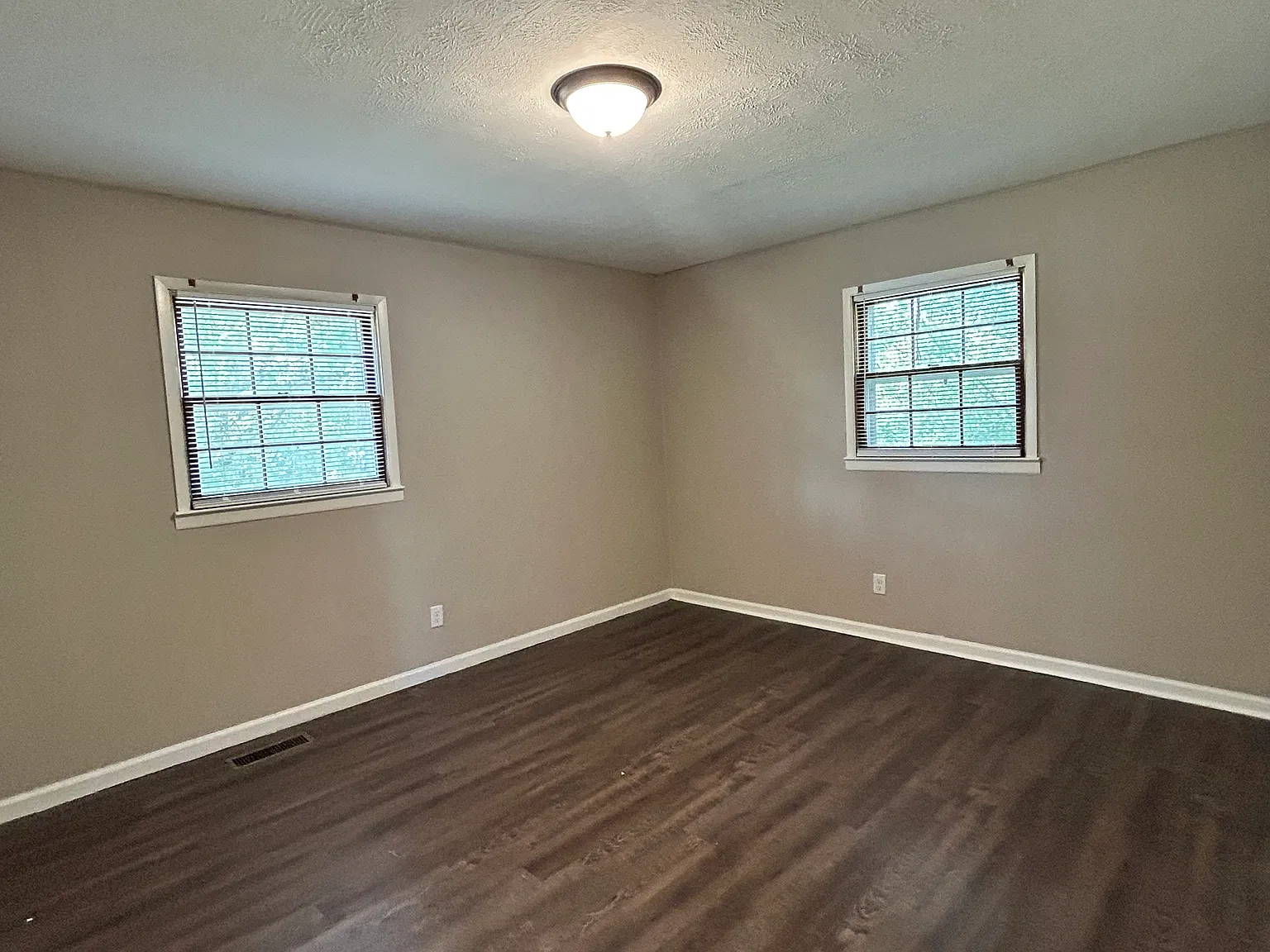 3 bed, 1240 sqft, $1,500 — Photo 3