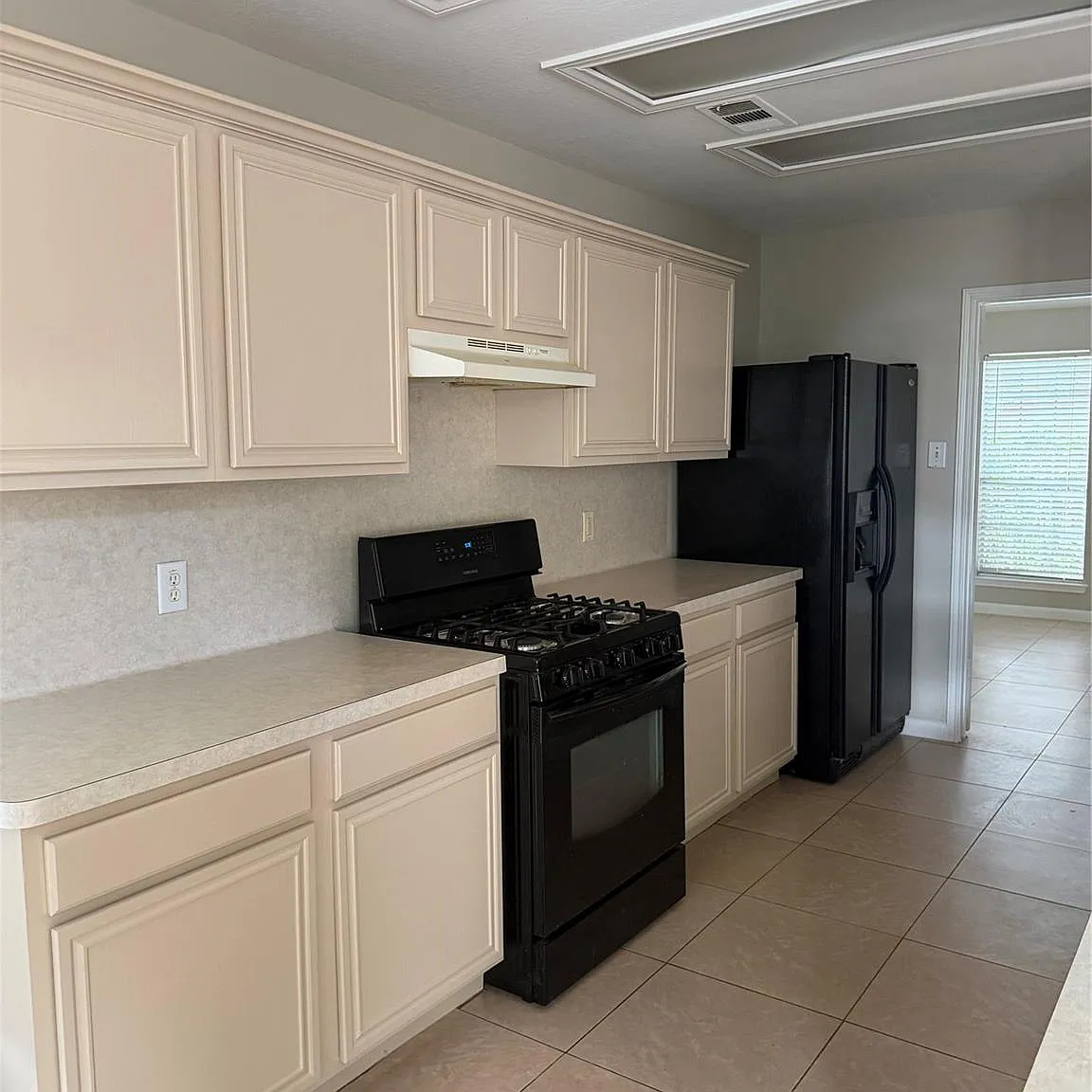 3 bed, 2.0 bath, $2,700 — Photo 4