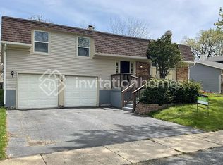 714 N Pinecrest Rd, Bolingbrook, IL 60440