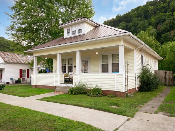 516 Riverside Dr, Prestonsburg, KY 41653