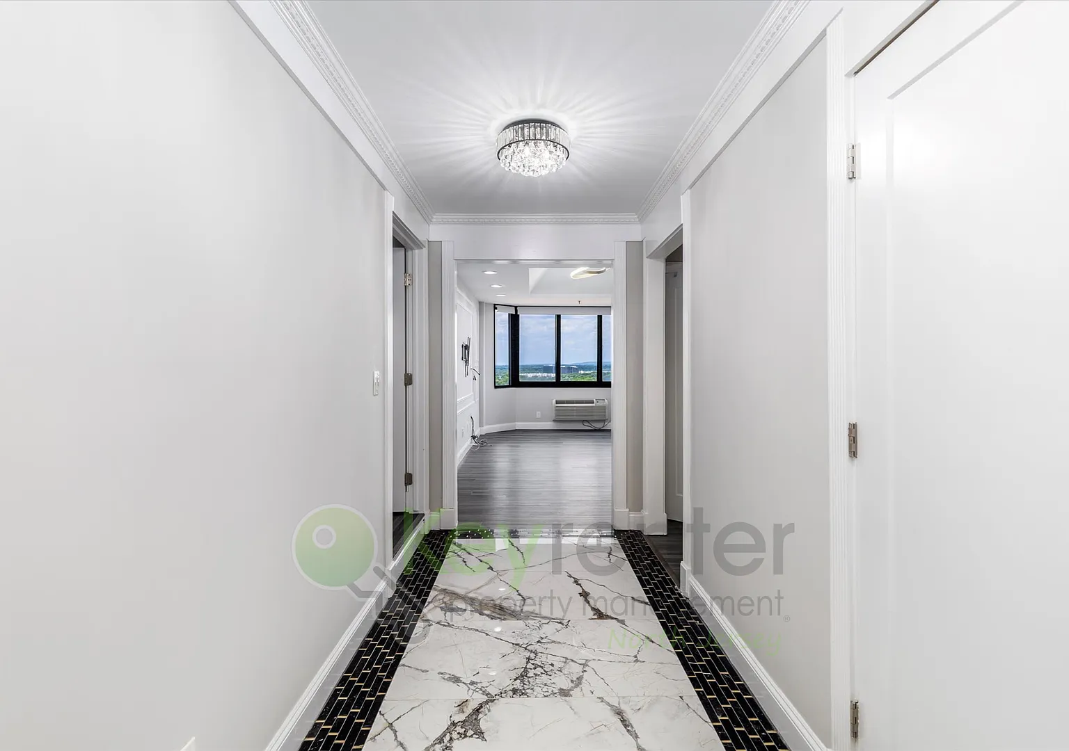 Penthouse Luxury Living with Stunning Views 2BR/2BA Condo in Prime Hackensack Location — Photo 2