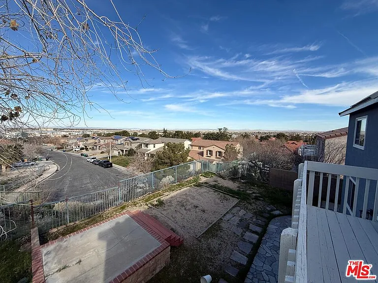 719 W Avenue Q10 — Photo 28