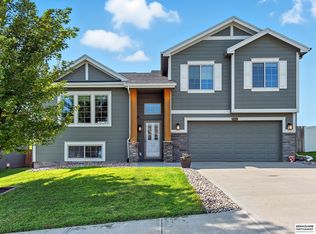 1709 Mayflower Rd, Bellevue, NE 68123