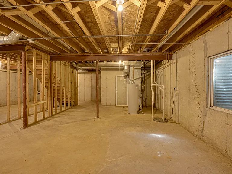 2464 Blue Spruce Ln — Photo 28