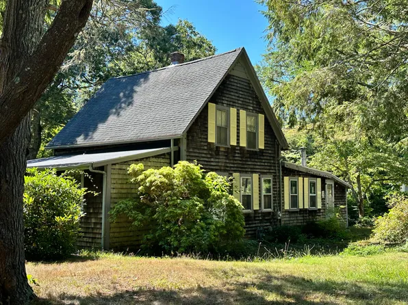 1044 Old Falmouth Road, Marstons Mills, MA 02648