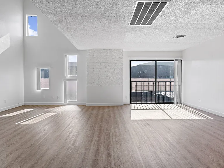 Townhome Villas — Photo 14