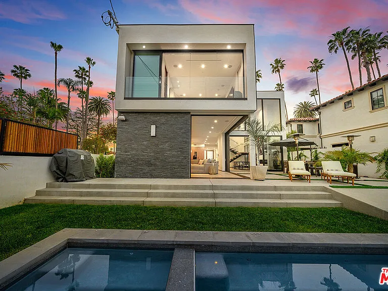 200 N Doheny Dr — Photo 13