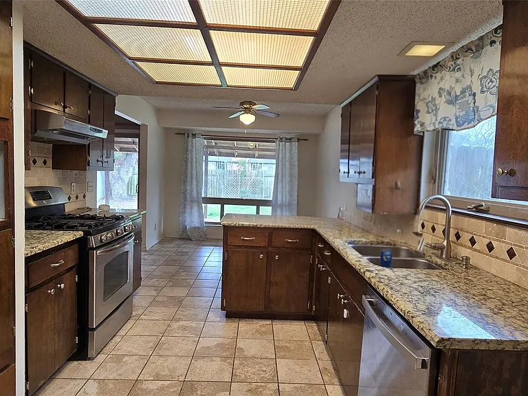 10909 Hillside Oak Ln — Photo 5