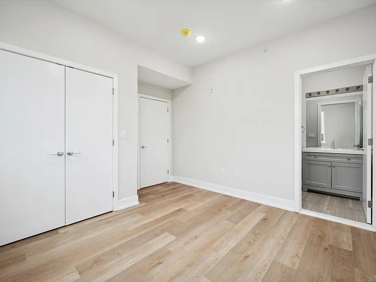 701 N 40th St #6 — Photo 11