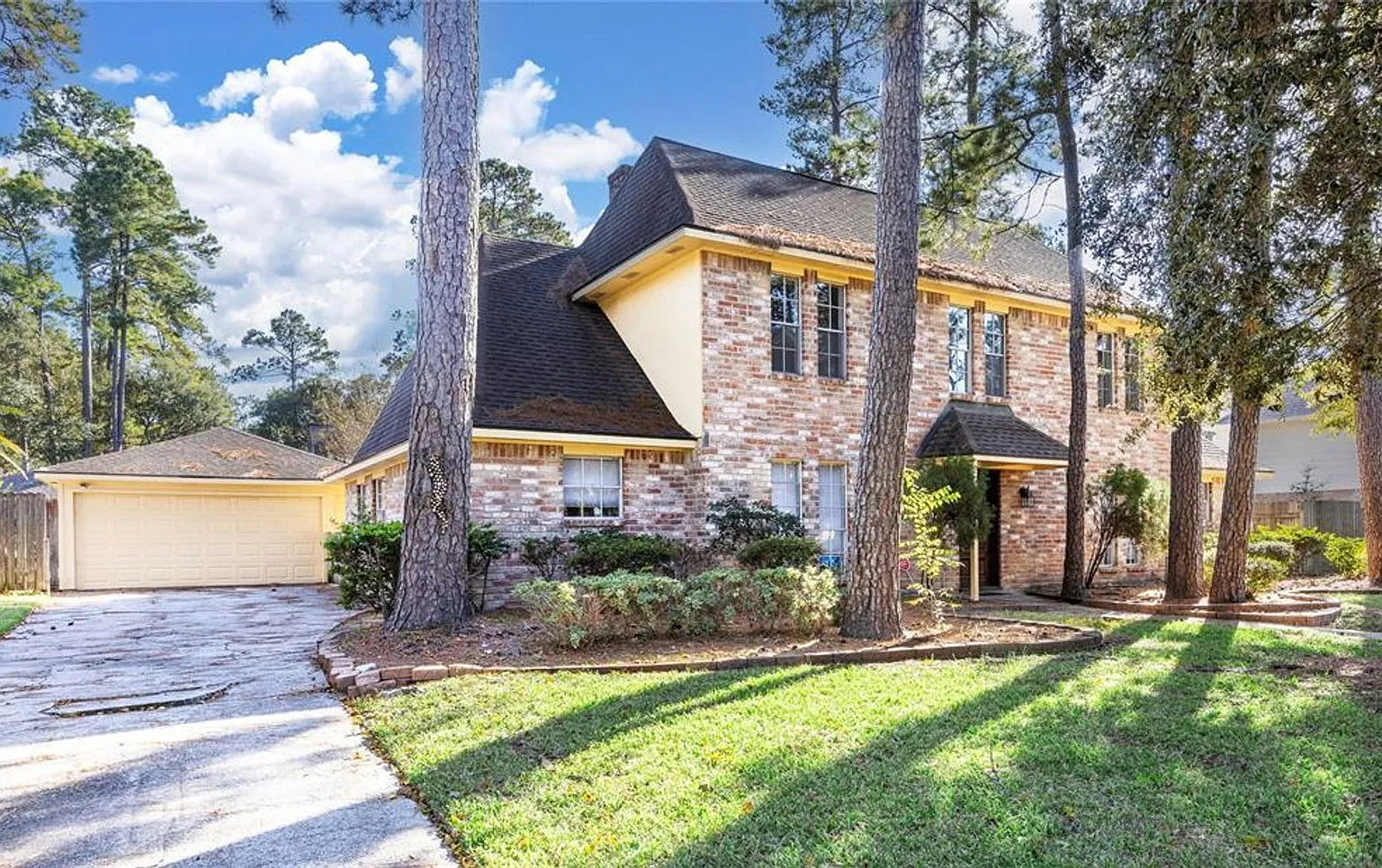 4 bed, 2.5 bath, 2793 sqft, $2,375 — Photo 2