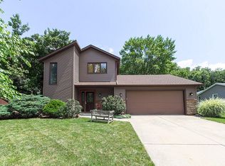 4091 Charter Oak Ln SE, Cedar Rapids, IA 52403