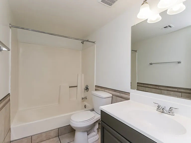 2104 E Boston St — Photo 14