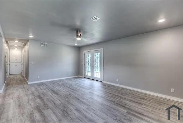3923 N Lansing Ave — Photo 4