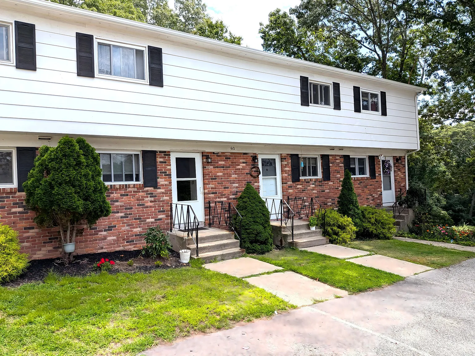 2 bed, 1.5 bath, 1152 sqft, $2,195 — Photo 2