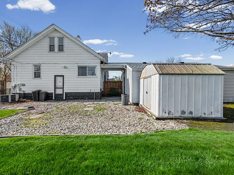922 Mayflower Ave — Photo 6