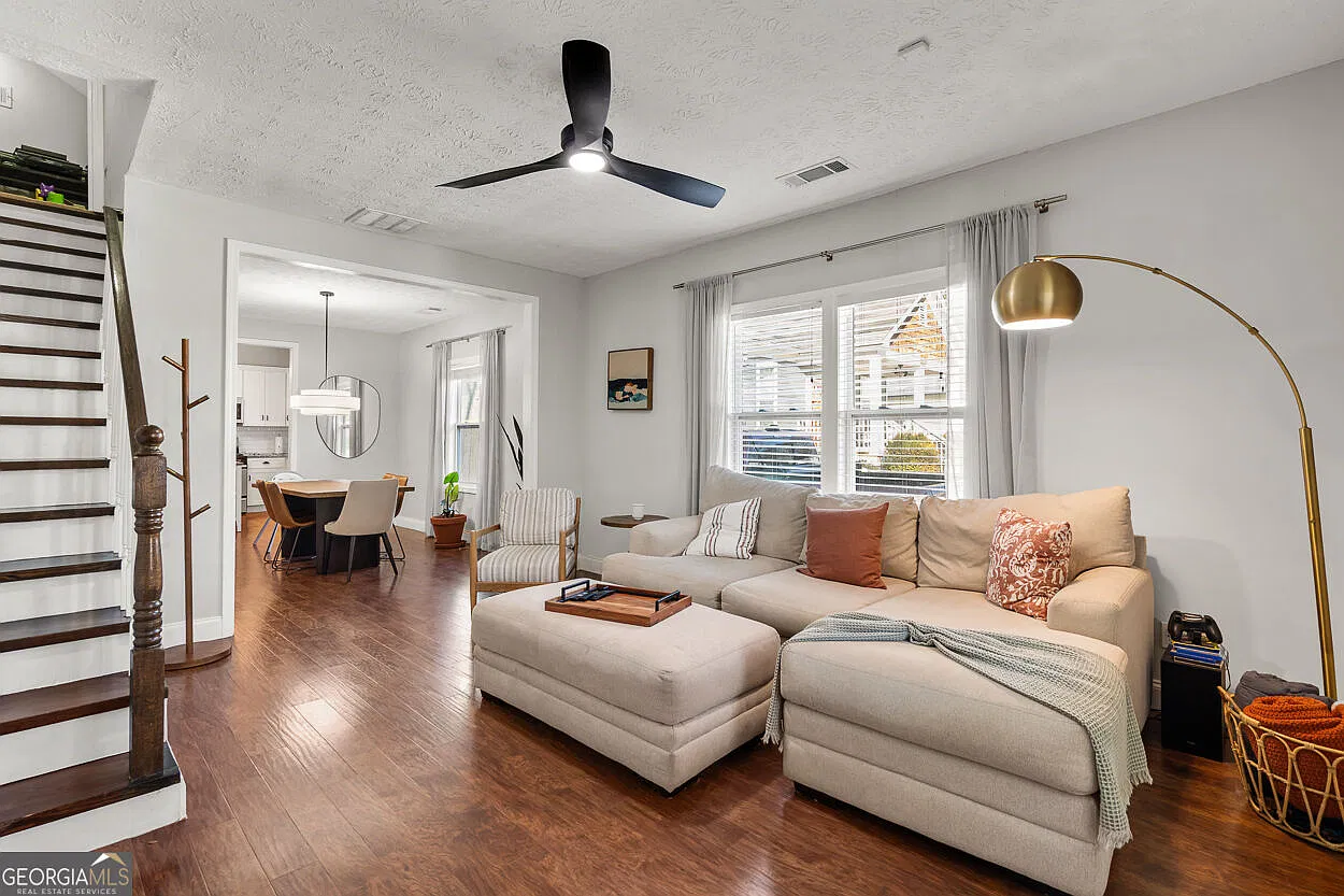 3 bed, 2.0 bath, 1629 sqft, $2,500 — Photo 3