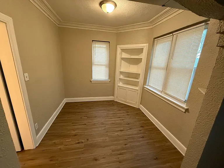 4252 N Teutonia Ave — Photo 5