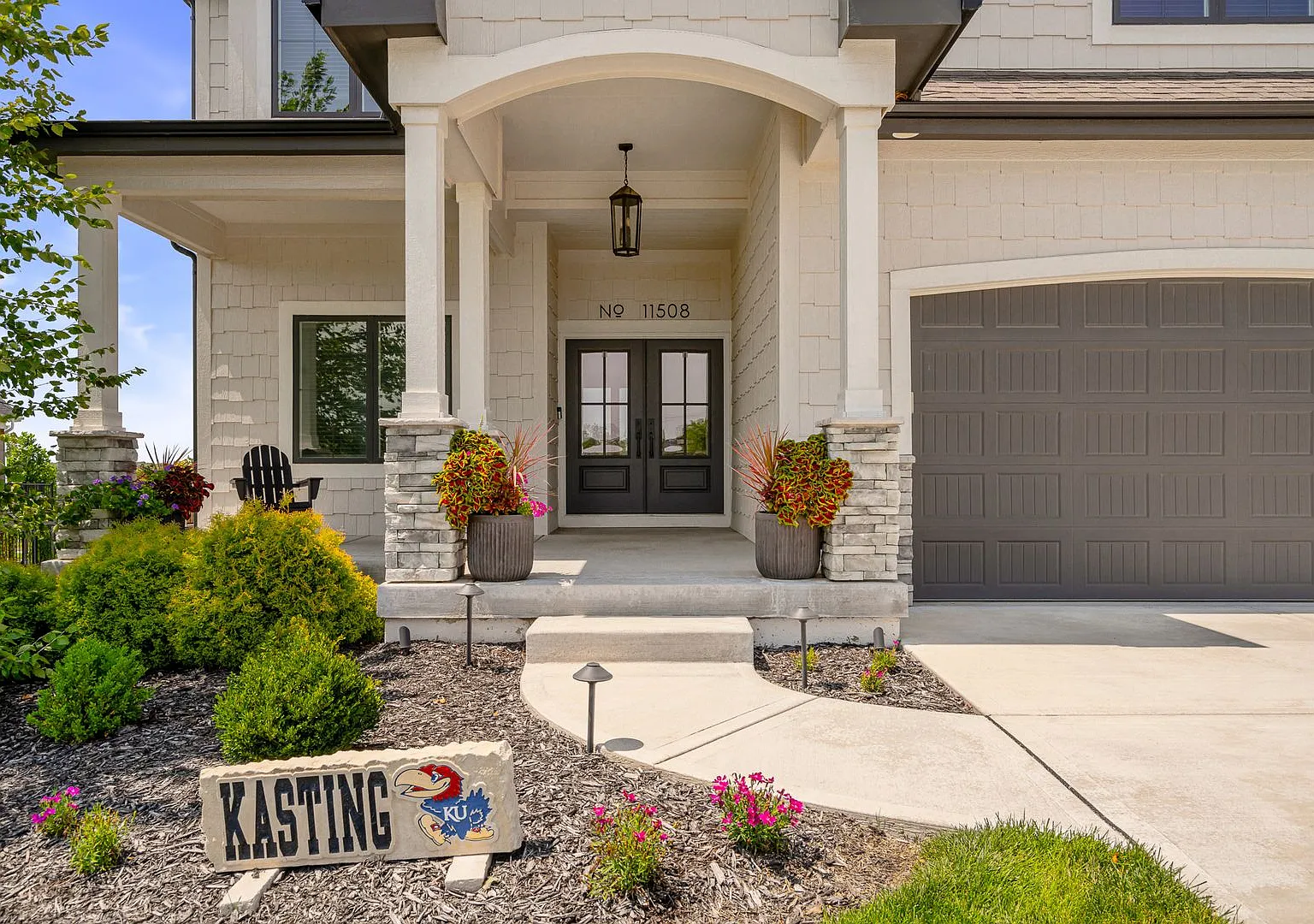  11508 Stunning Two Story in Cedar Creek Available Immediately! — Photo 3