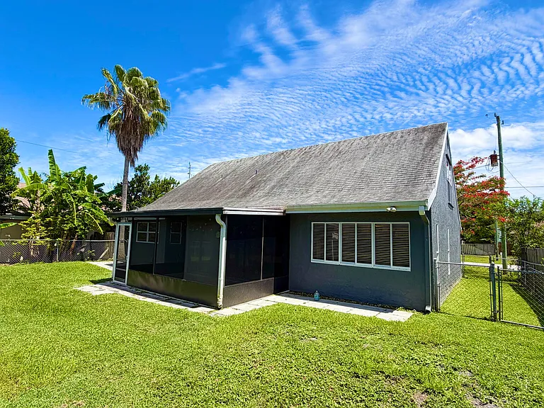 6048 Garrett St — Photo 47