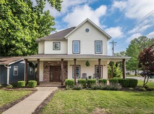 402 NW 3rd St, Bentonville, AR 72712