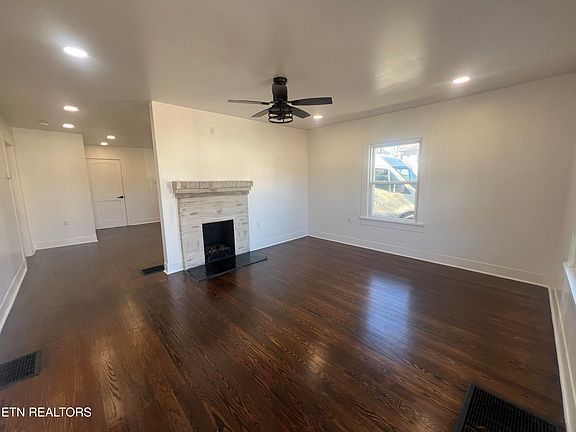 3rd image of 315 Meadow View Rd