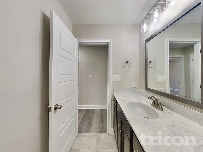 1093 Whitney Dr — Photo 13