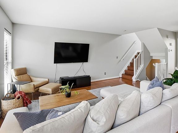 5th image of 407 Elizabeth St