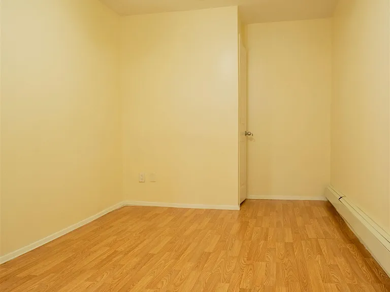 1037 Avenue C — Photo 10