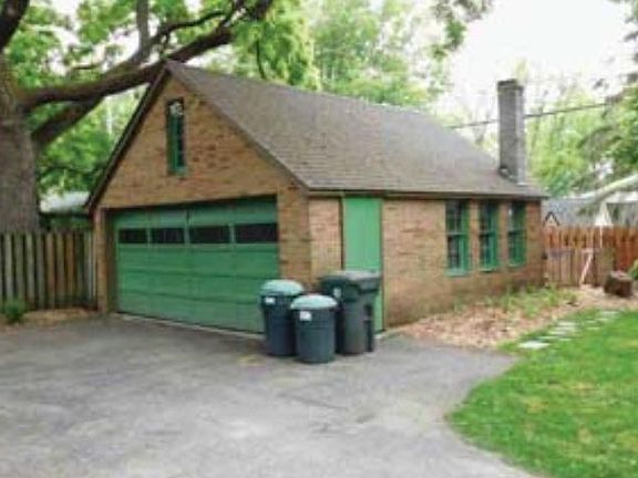 Detached Garage, Parking/Turnaround