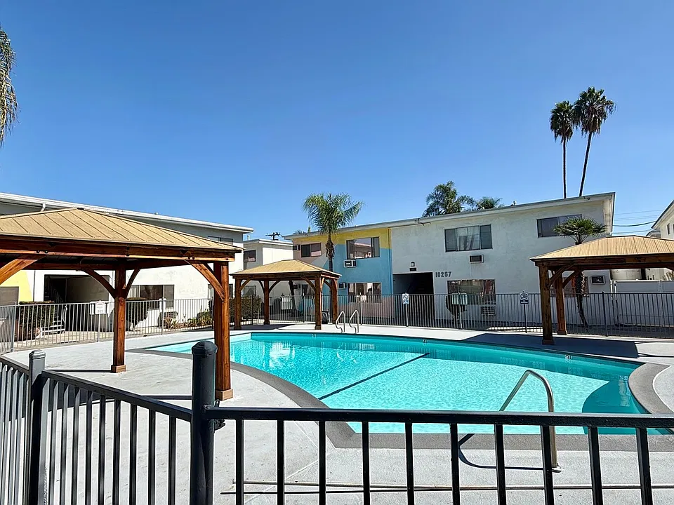 Eden Roc Apartments