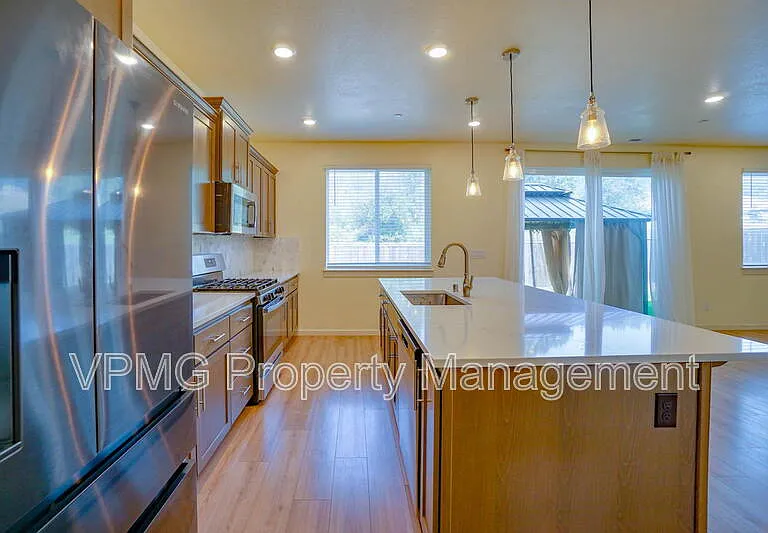 6301 N 89th Ave — Photo 15