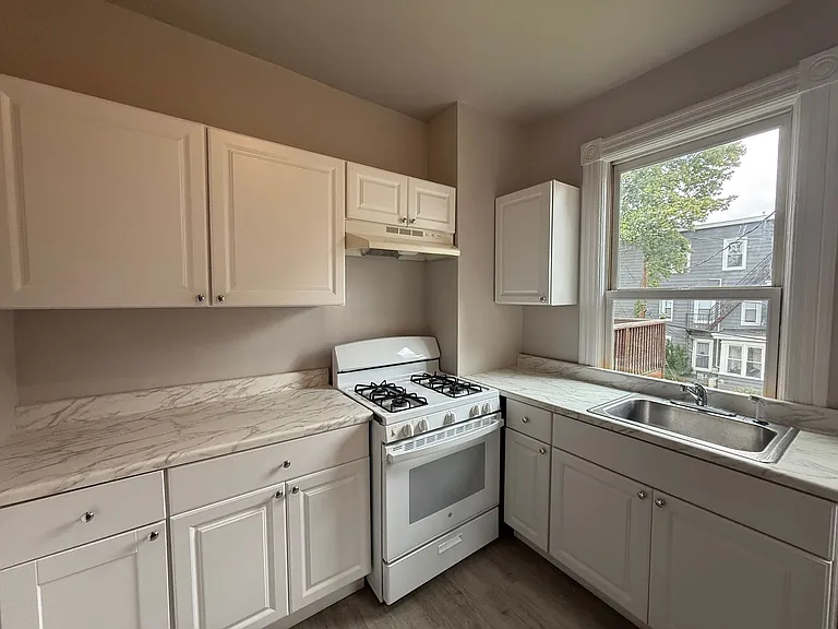 72 Liberty Street Wh — Photo 5