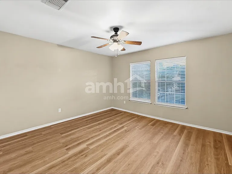 521 Emerald Fields Ln — Photo 14