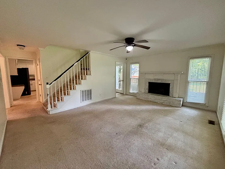 4160 Creekwood Dr — Photo 4
